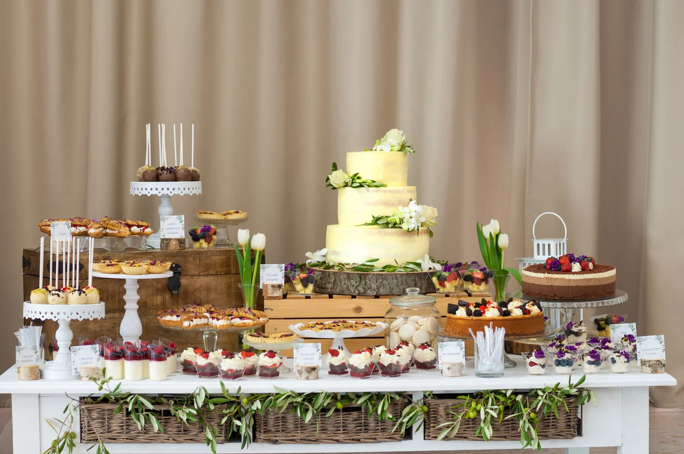 Red Velvet Cakes dessert table