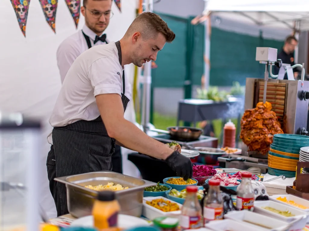 Koľko stojí catering na firemný event v Košiciach?